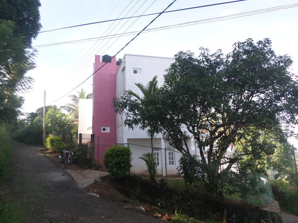 High View Homestay Kandy Bagian luar foto