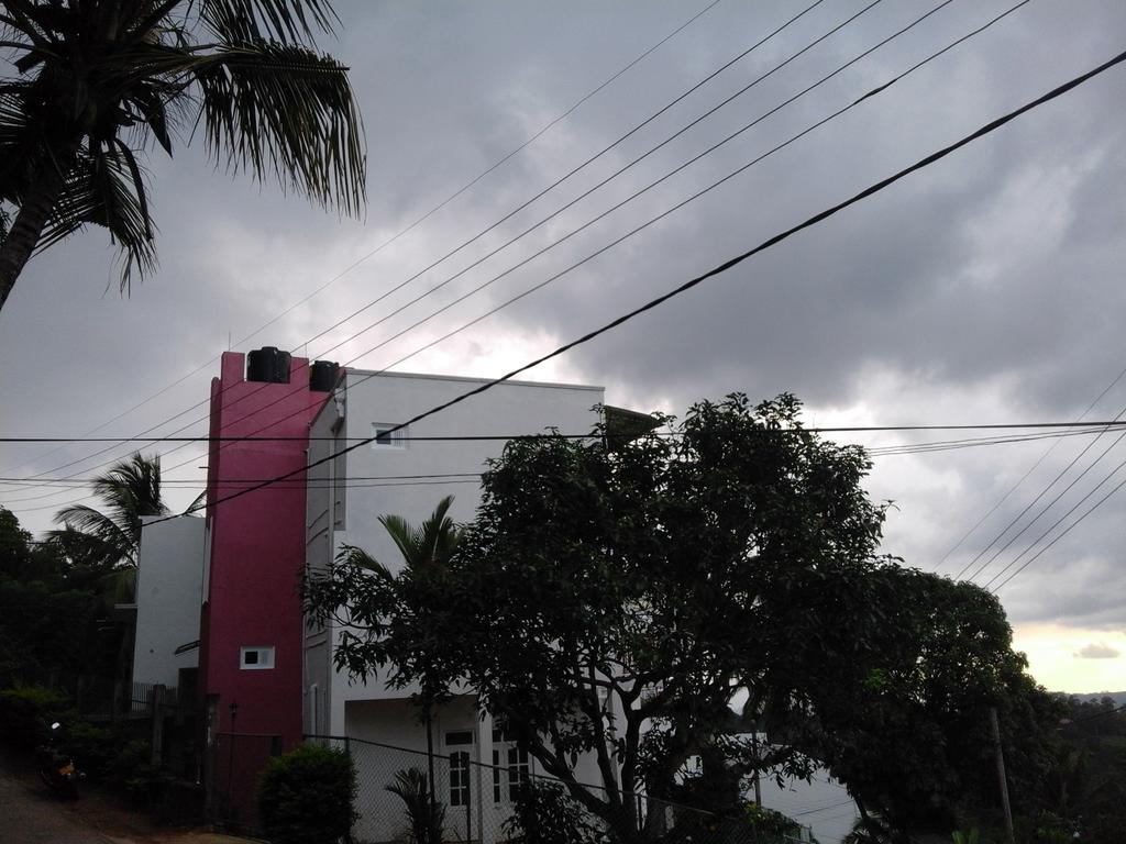 High View Homestay Kandy Bagian luar foto