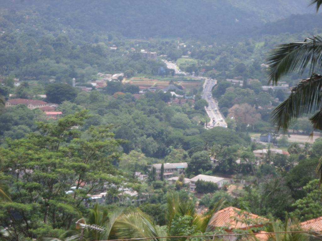 High View Homestay Kandy Bagian luar foto