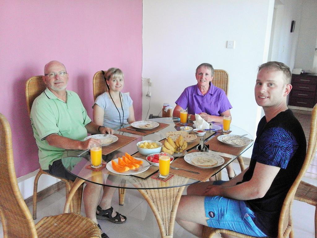 High View Homestay Kandy Bagian luar foto